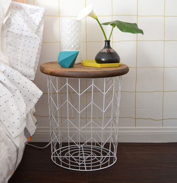 side table from wire basket- DIYscoop.com