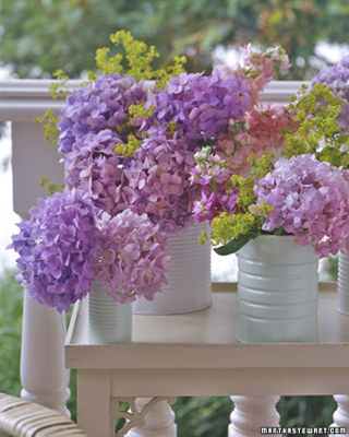 painted tin can flower pots- DIYscoop.com