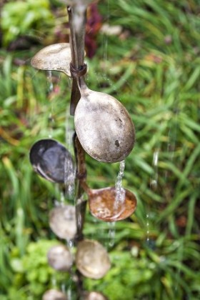 spoon rain chain- DIYscoop.com