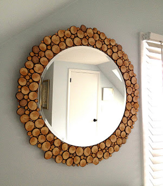 wood slice mirror frame- DIYscoop.com