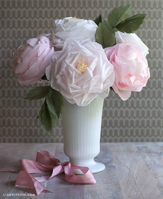 tissue paper rose bouquet- DIYscoop.com